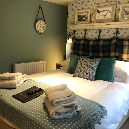 The Golden Pheasant Hotel Burford Esterno foto