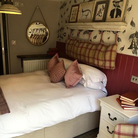 The Golden Pheasant Hotel Burford Esterno foto
