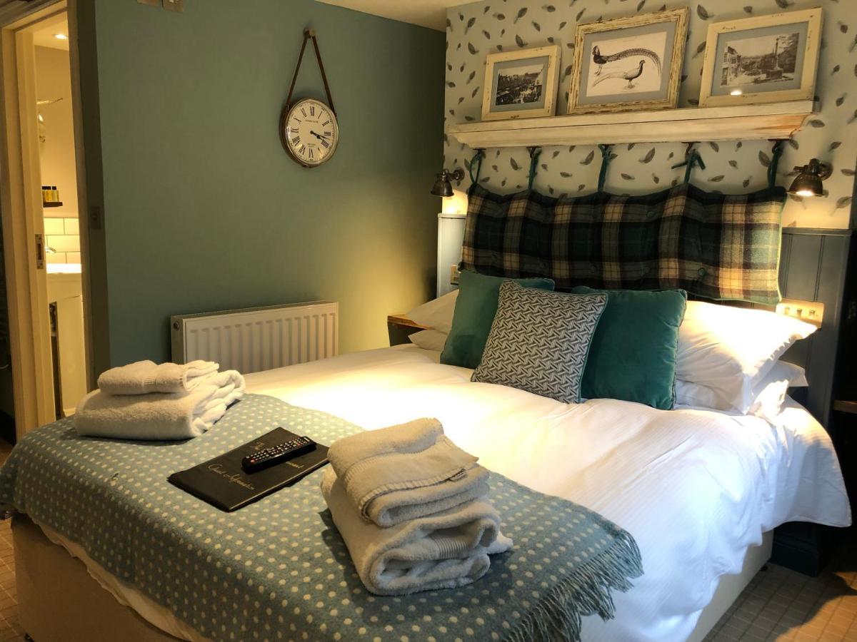 The Golden Pheasant Hotel Burford Esterno foto