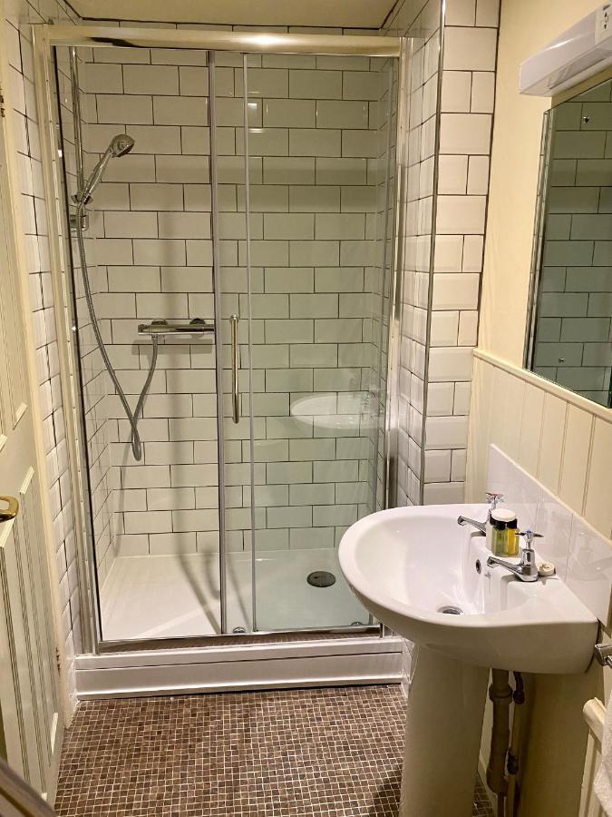 The Golden Pheasant Hotel Burford Esterno foto
