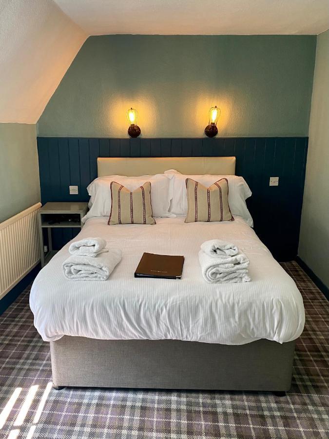 The Golden Pheasant Hotel Burford Esterno foto