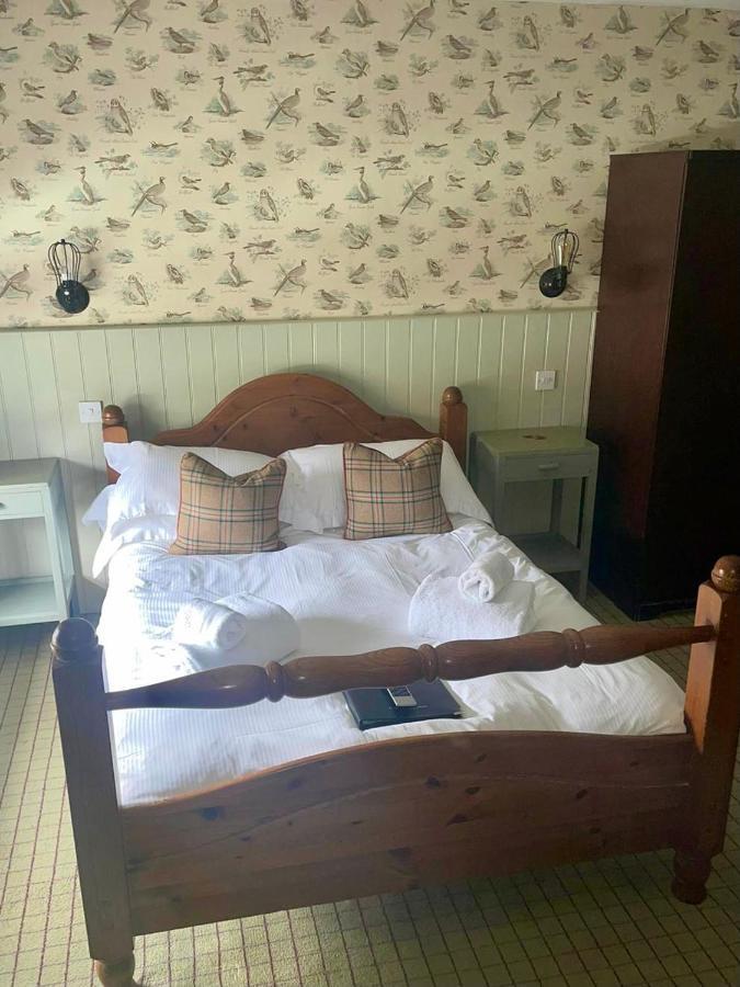 The Golden Pheasant Hotel Burford Esterno foto