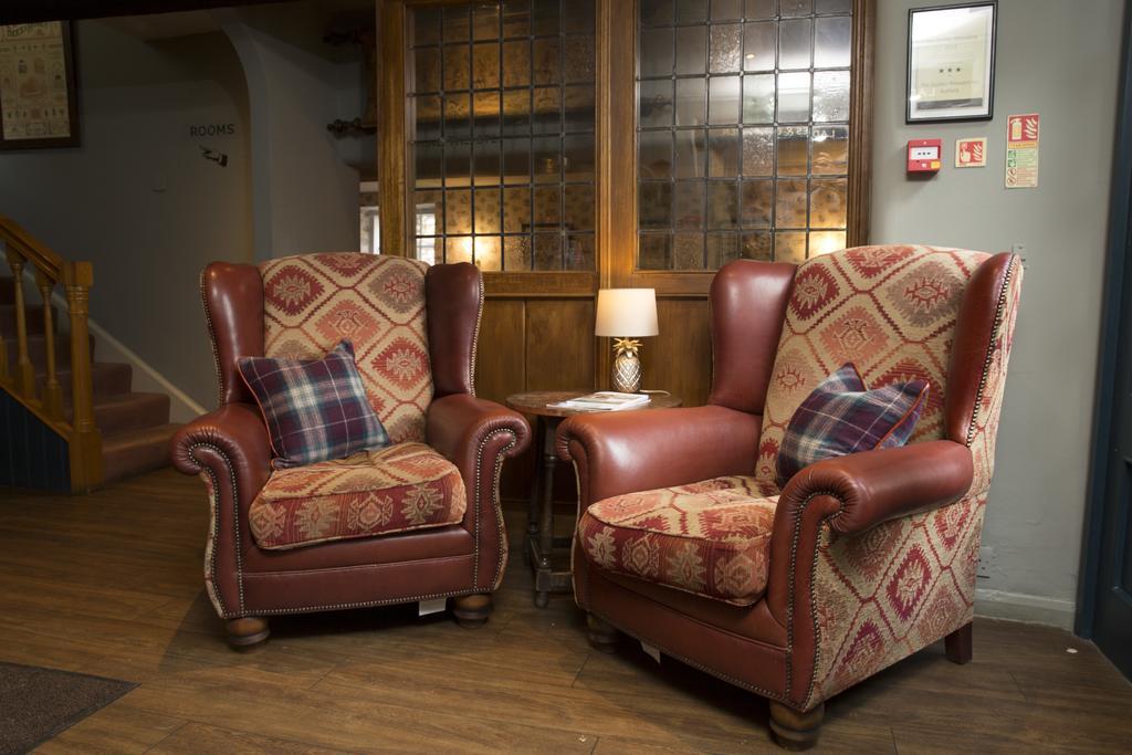 The Golden Pheasant Hotel Burford Esterno foto