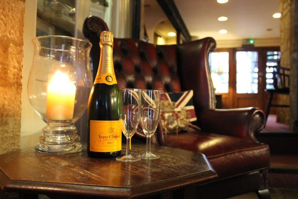 The Golden Pheasant Hotel Burford Esterno foto