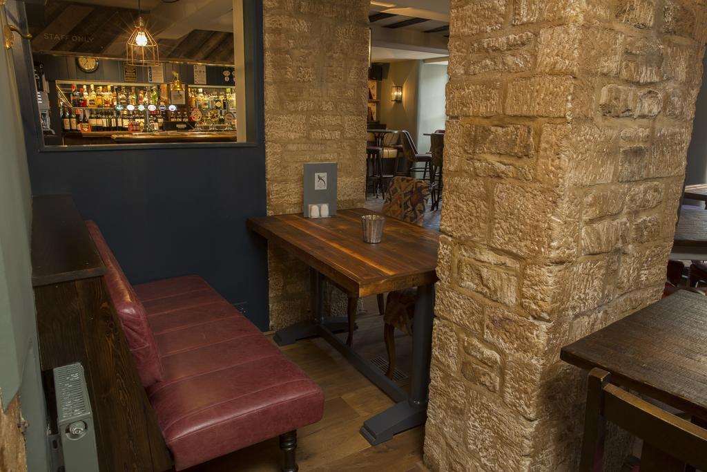 The Golden Pheasant Hotel Burford Esterno foto