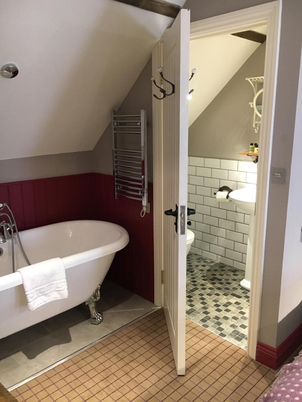 The Golden Pheasant Hotel Burford Esterno foto