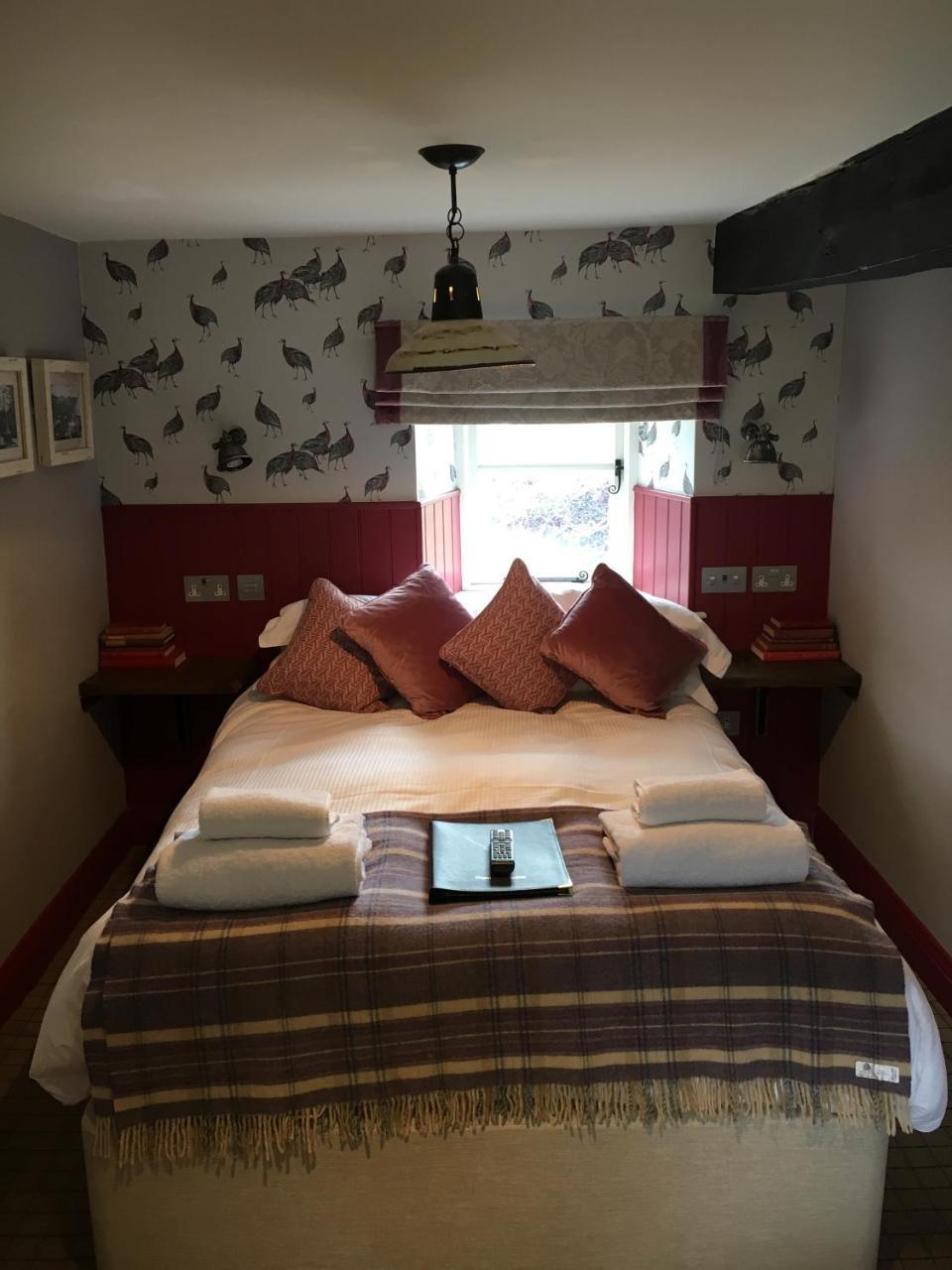 The Golden Pheasant Hotel Burford Esterno foto