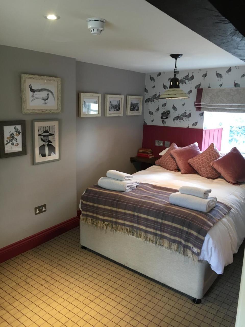 The Golden Pheasant Hotel Burford Esterno foto