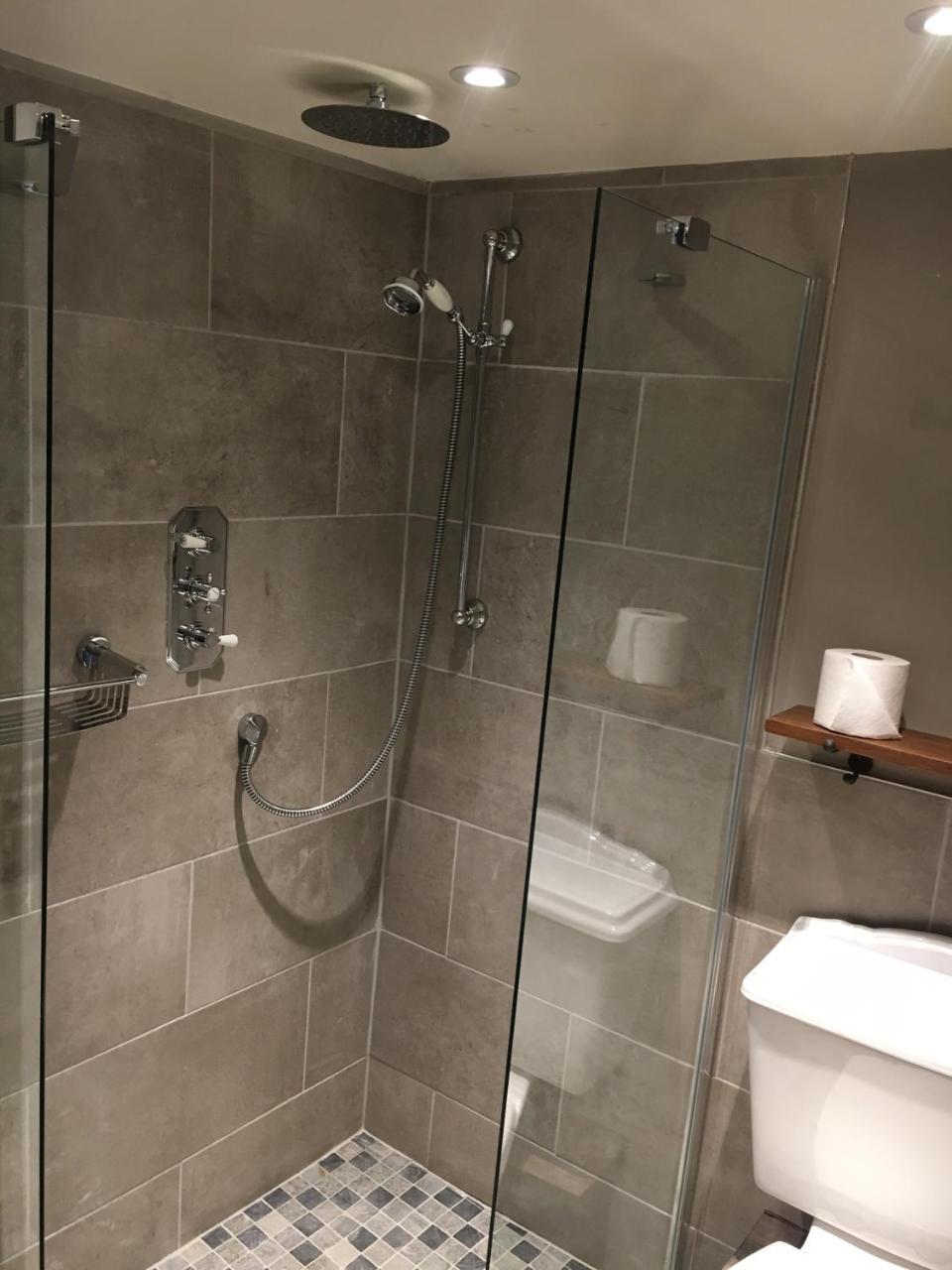The Golden Pheasant Hotel Burford Esterno foto