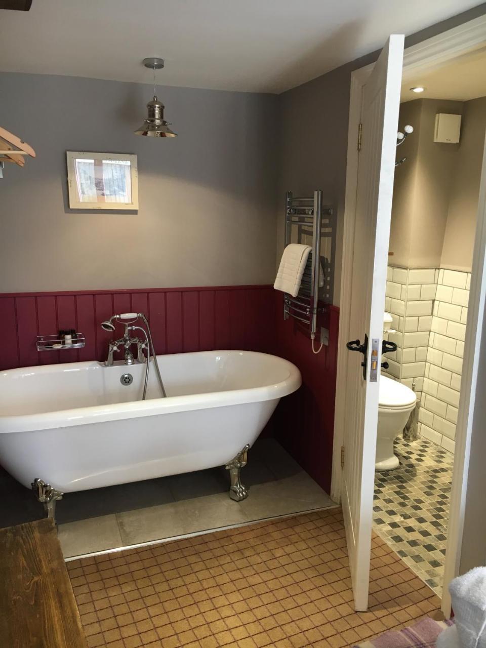 The Golden Pheasant Hotel Burford Esterno foto