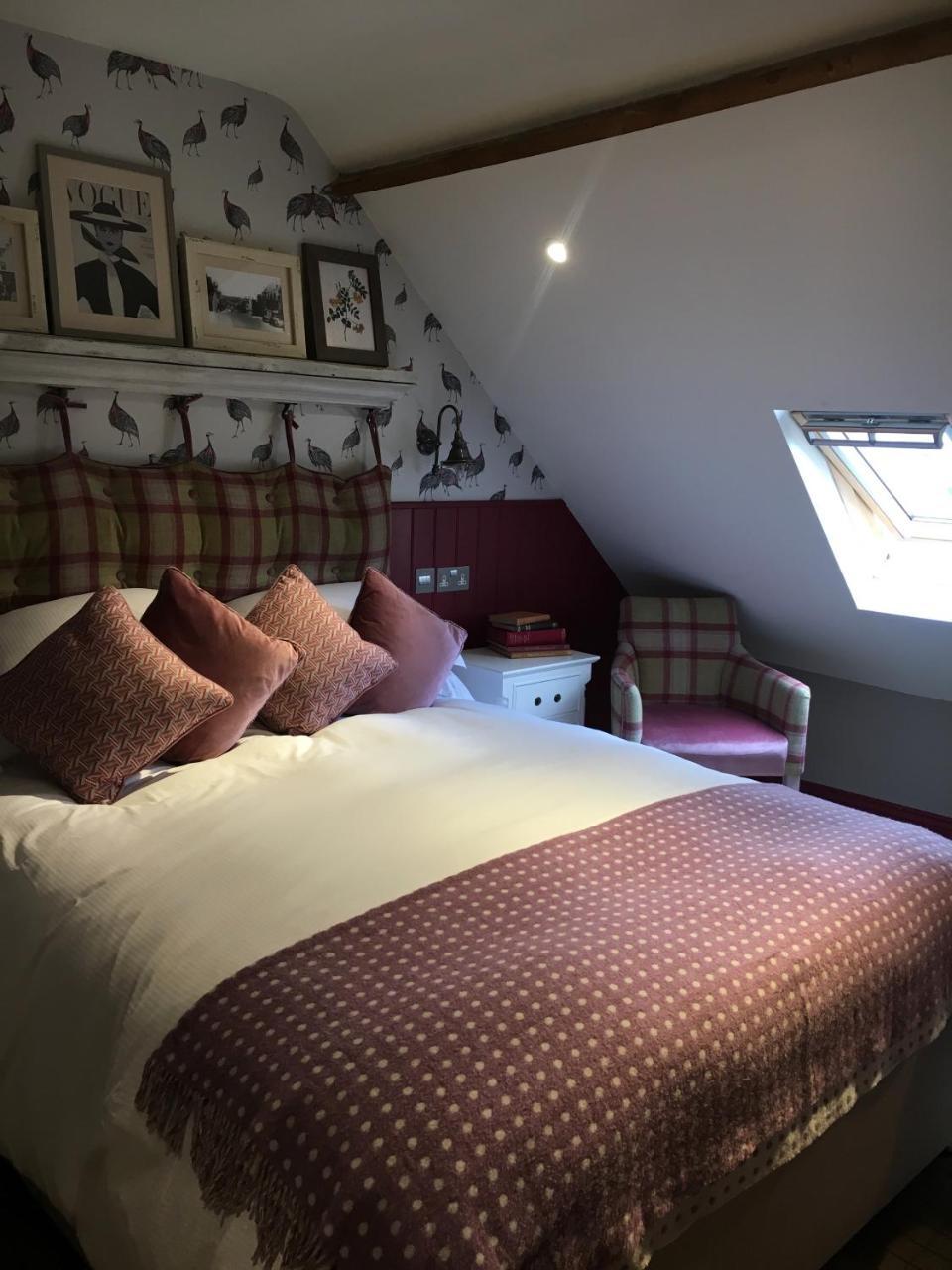 The Golden Pheasant Hotel Burford Esterno foto